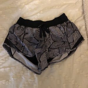 Lululemon Hotty Hot shorts in Dottie Tribe